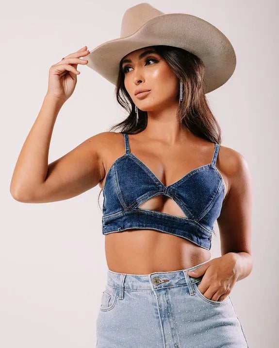 Top jeans de alça com recorte escuro - Ana Castela