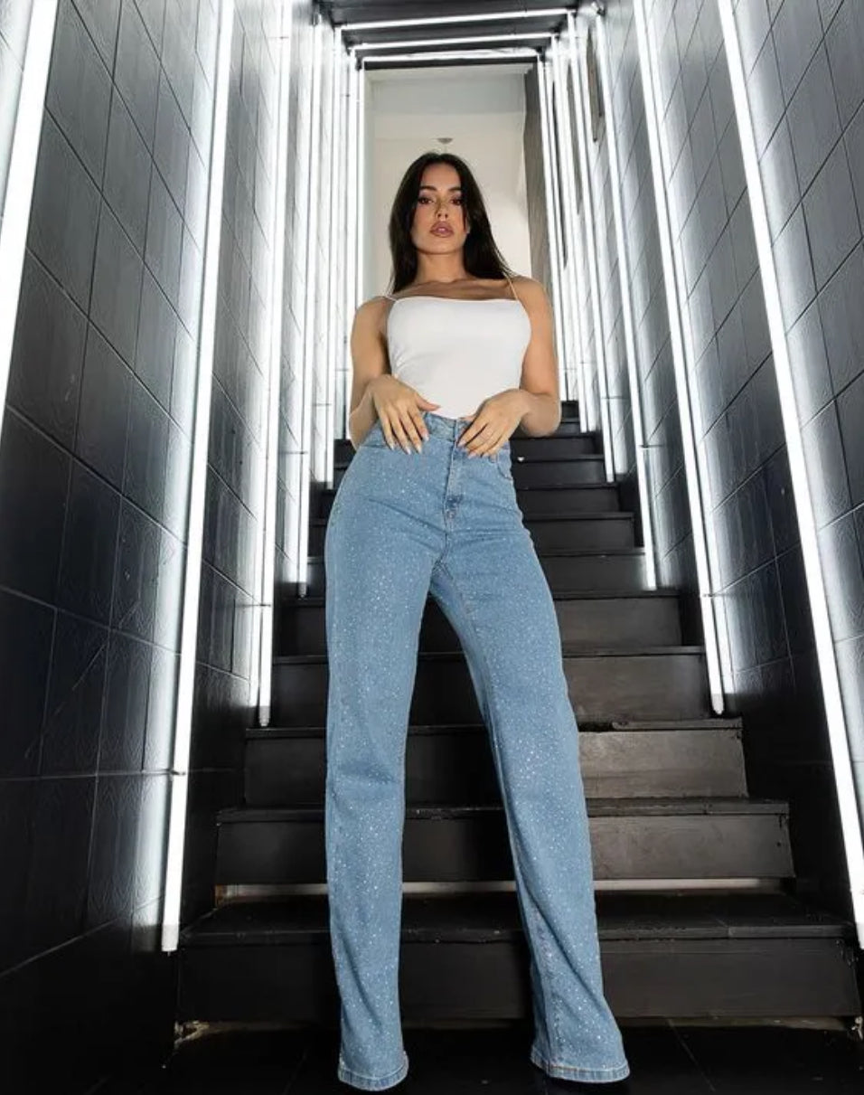 Calça jeans wide loose cintura alta com aplicação